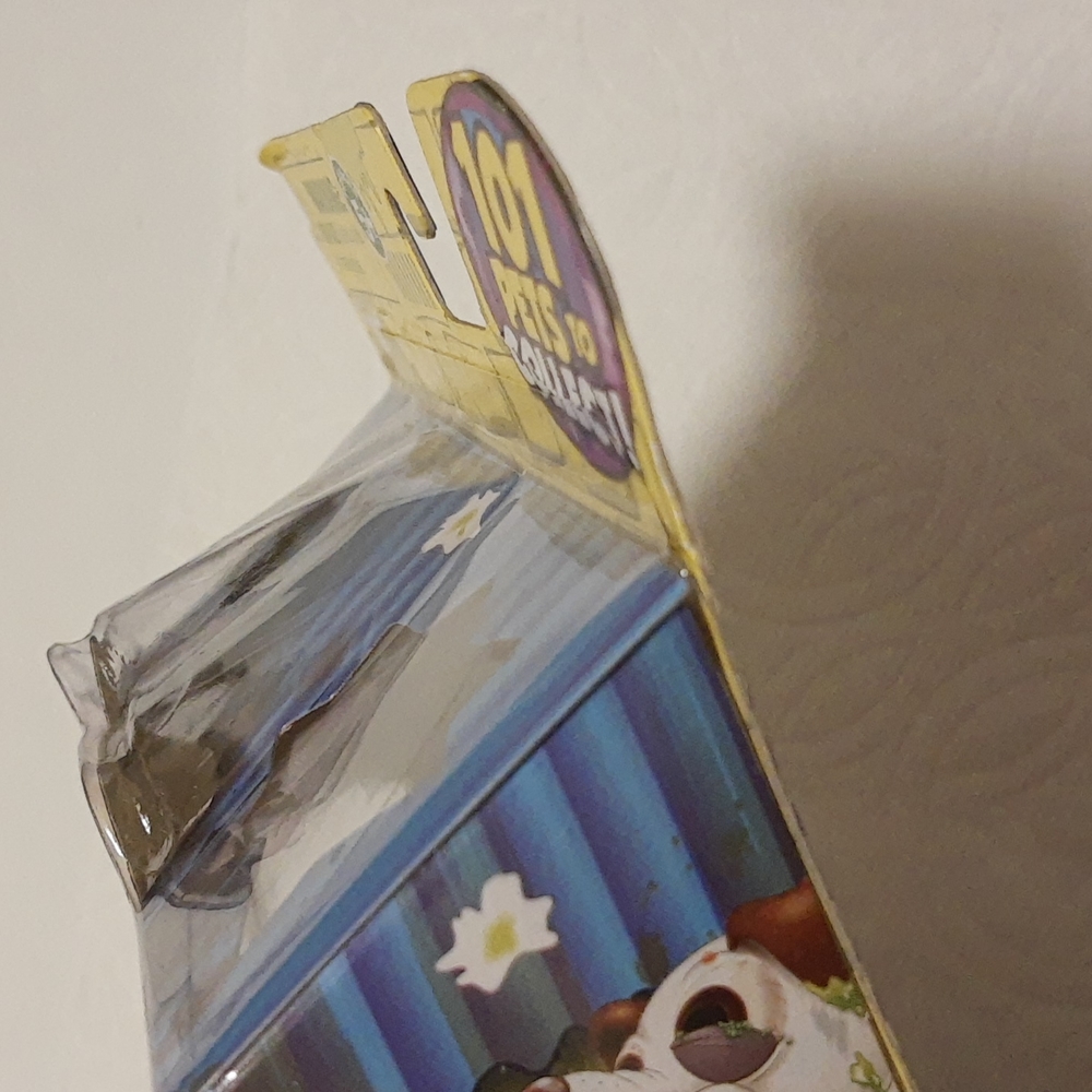 The Ugglys Pet Shop Series 1 Exclusive Slabrador Toy Collectible (Box Damage) - Picture 13 of 13